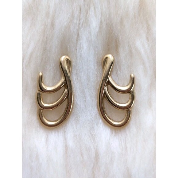 Vintage Signed Trifari Gold-tone Pierced Wing Earrings 1" Long - Picture 2 of 4